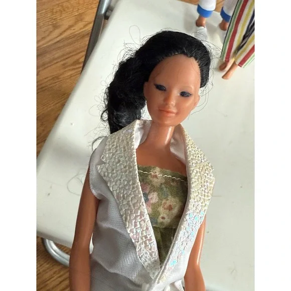 Vintage Mattel Barbies Form Early 80s To Late 80s , With Clothes, Good Condition